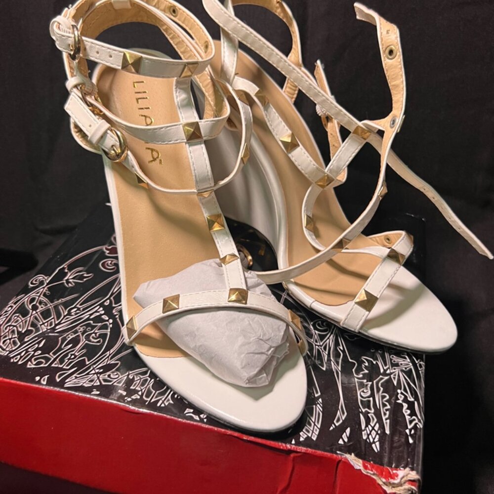 Lilian NIB‎ White Studded Wedges Sz 6